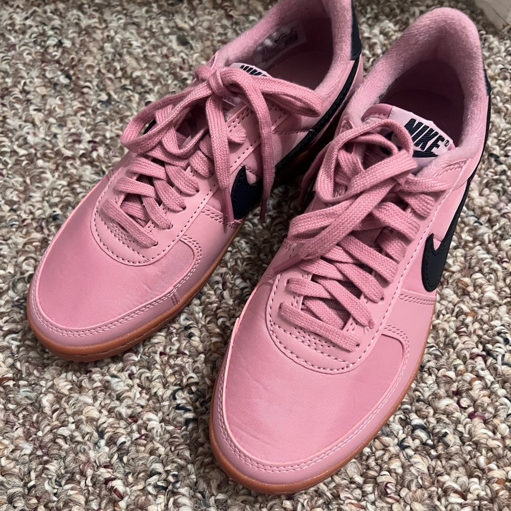 Brand new !!! Nike Women's Pink Sneakers - Picture 3 of 9